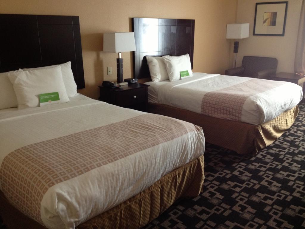 La Quinta Inn And Suites Joshua Habitación foto
